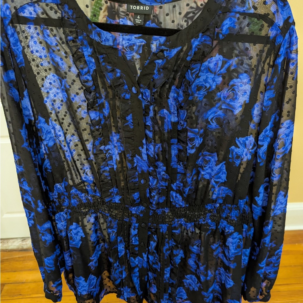 Size 3X Top- very sheer